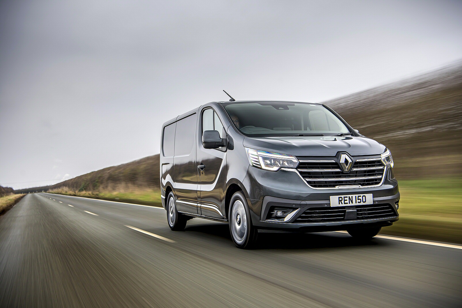 RENAULT TRAFIC LWB DIESEL